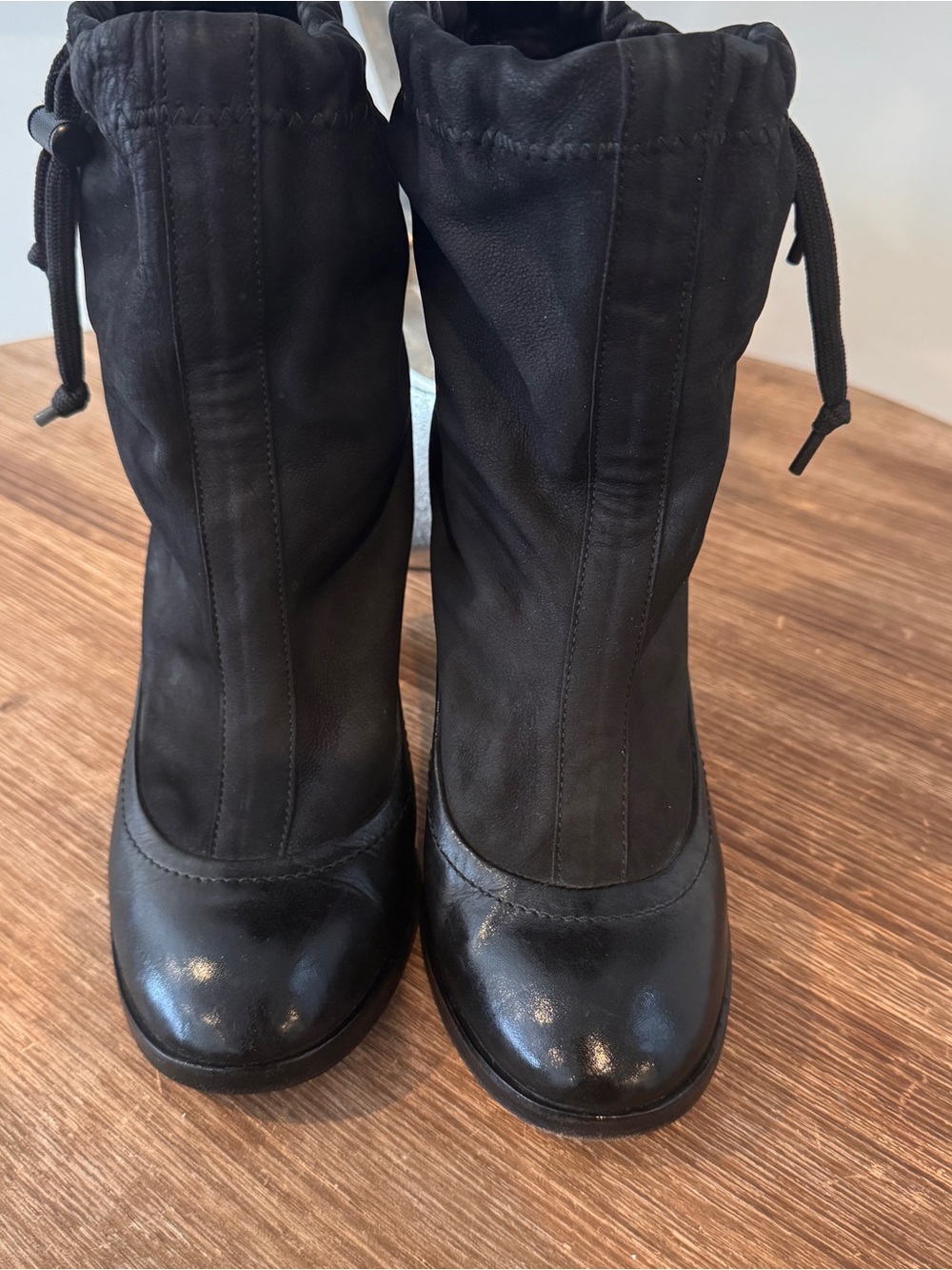 Black Women's Mid-Calf Pull-On Boots